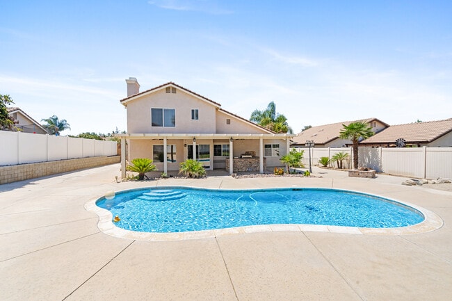 Building Photo - 422 Tartan Way