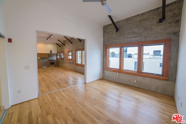 Foto del edificio - 8 Brooks Ave