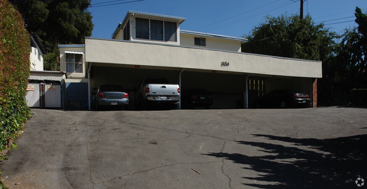 Foto del edificio - 2104 N Verdugo Rd