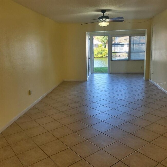 Foto del edificio - 4533 Marine Pkwy