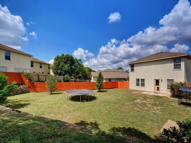 Foto del edificio - 8705 Davis Oaks Trail