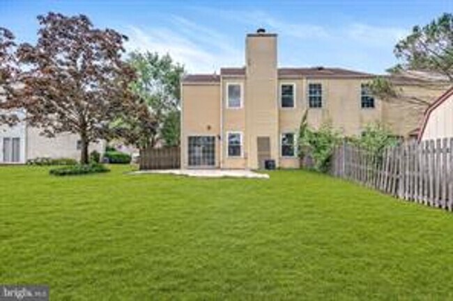 Foto del edificio - Cute, newer end unit Townhouse
