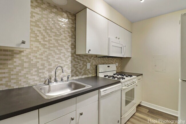 Foto del edificio - 906 W Alleghany Dr