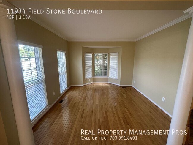 Foto del edificio - Qualify for a zero deposit? Over 4000SF