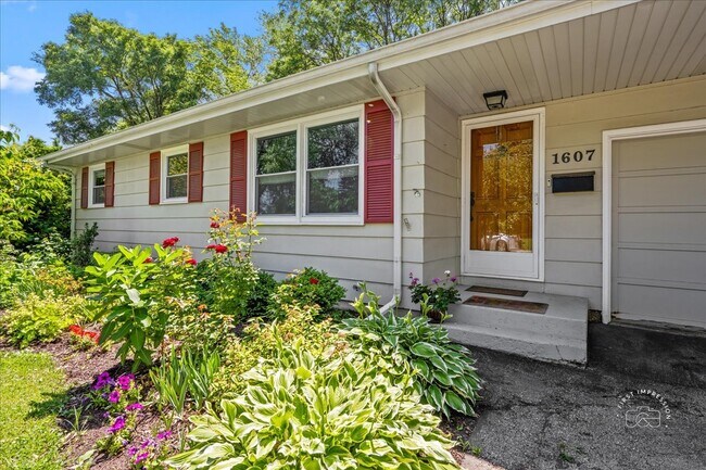 Building Photo - 1607 Oak St