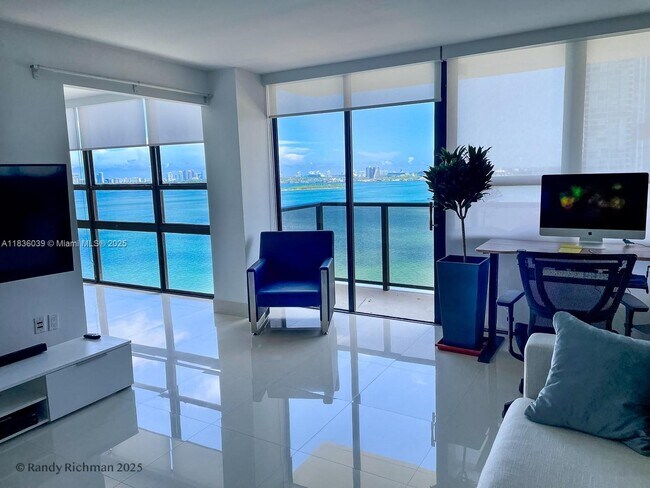 Foto del edificio - 600 NE 36th St