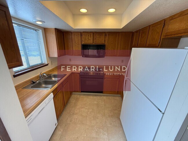 Foto del edificio - 2 Bed / 1.5 Bath Townhome – Central Sparks Near Baring Blvd - Kay DeAlba Property!!