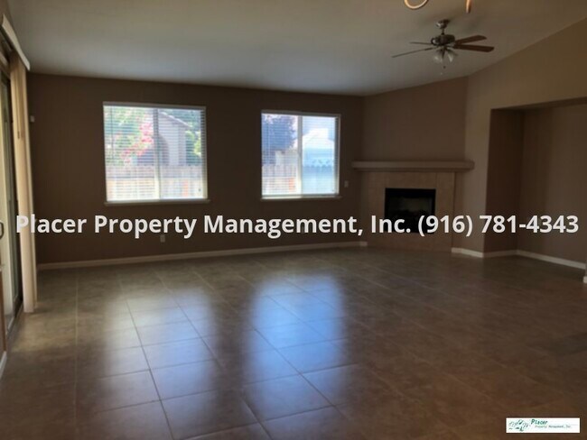 Foto del edificio - Roseville,  3 bedroom plus den, 3 bathroom...