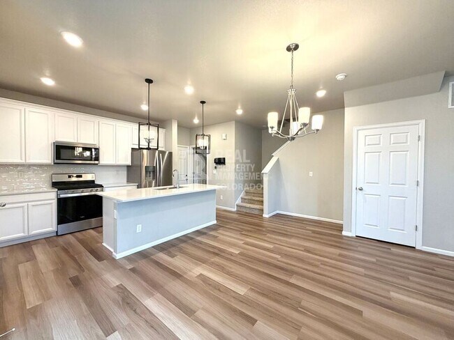Building Photo - 387 Courtfield Wy