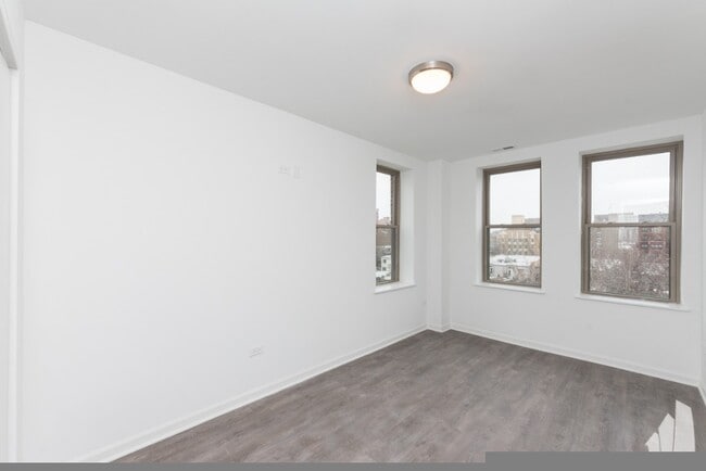 Building Photo - 935 W Winona St