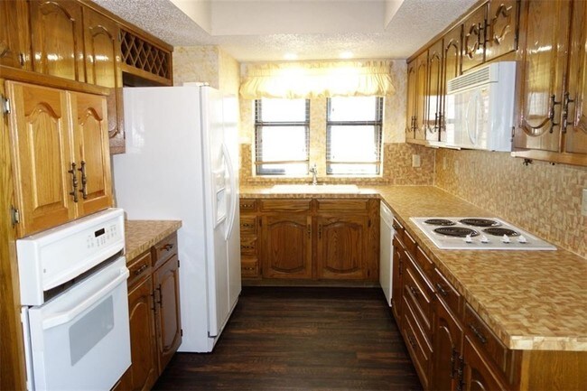 Building Photo - 1721 Throwbridge Ln