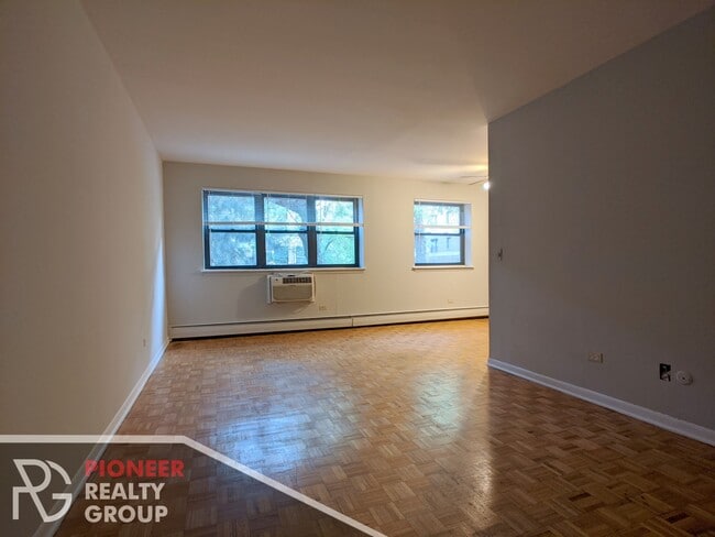 Building Photo - 502 W Briar Pl