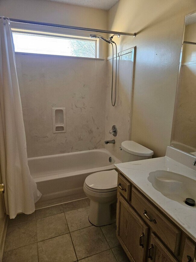 Foto del edificio - Available Now!