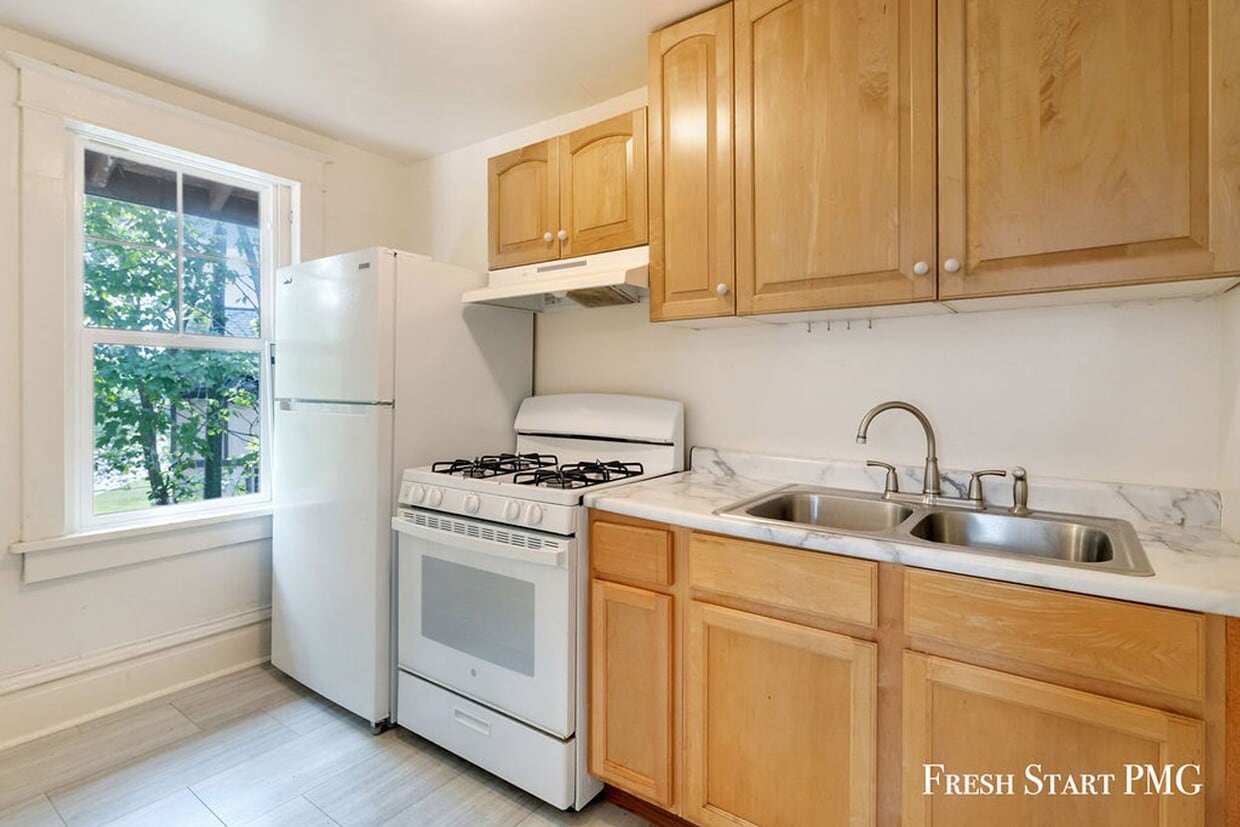 Primary Photo - 280 Irwin Ave