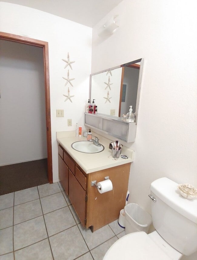 Building Photo - Kekaha 3 bed 1.5 bath single-family home