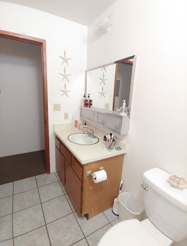 Foto del edificio - Kekaha 3 bed 1.5 bath single-family home