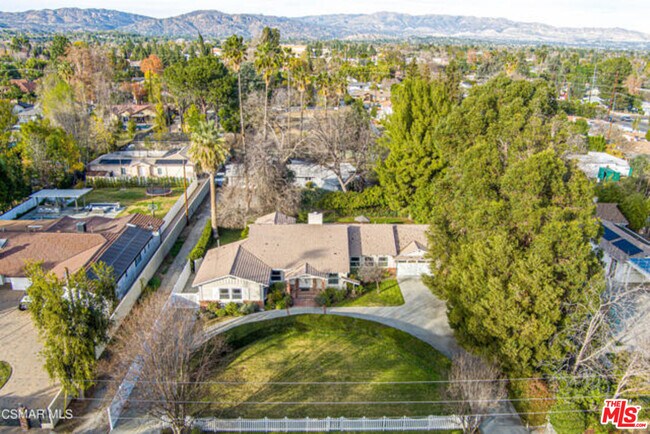 Building Photo - 22839 Oxnard St