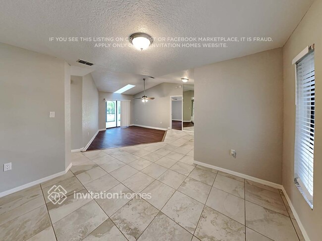 Building Photo - 2118 Amarillo Ln