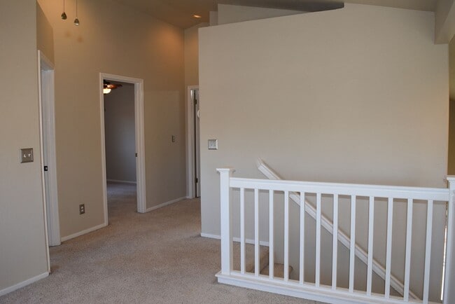 Building Photo - 1608 Poppy Cir