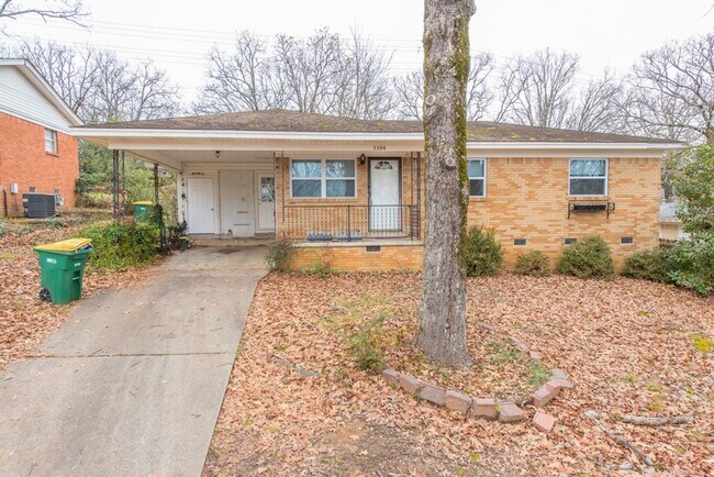 Building Photo - Gorgeous 3 Bedroom 1 Bath Home: North Litt...