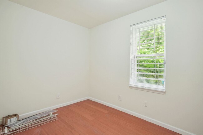 Foto del edificio - 3 br, 1 bath Triplex - 1616 WILLINGTON ST ...