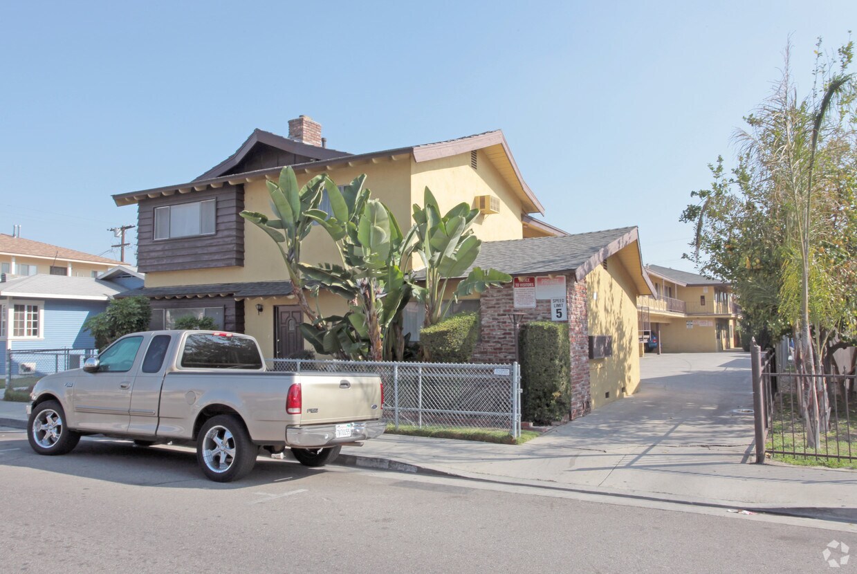 Primary Photo - 6928 Mountain View Ave