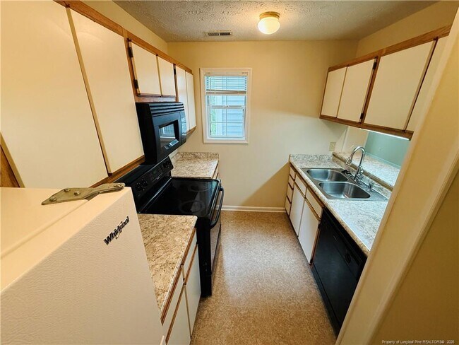 Foto del edificio - 349 Waterdown Dr