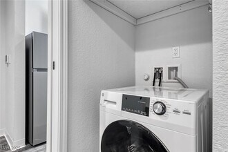 Building Photo - 304 S Maryland Pkwy