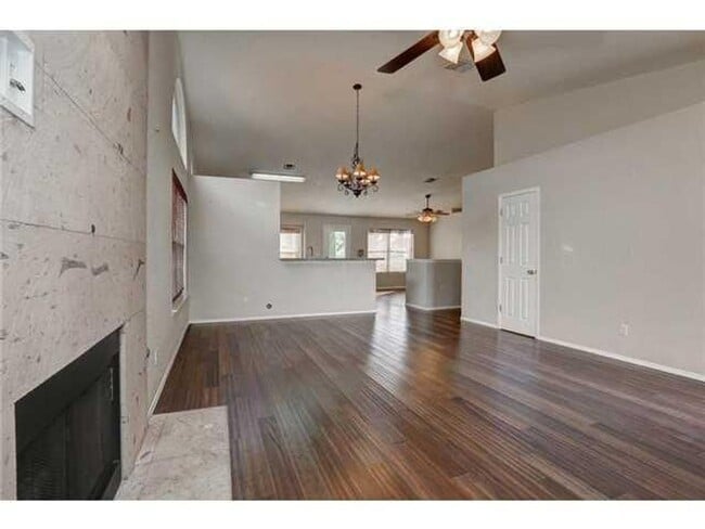 Building Photo - Amazing 3 bedroom 2 bath home is West El Paso!