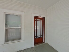 Building Photo - 838 S Main St