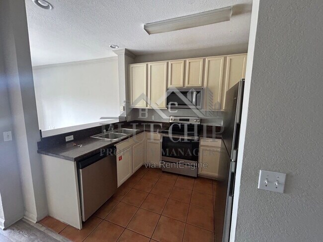 Foto del edificio - 14200 Avalon Rd