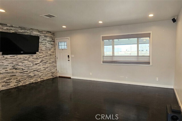 Foto del edificio - 5352 Edinger Ave