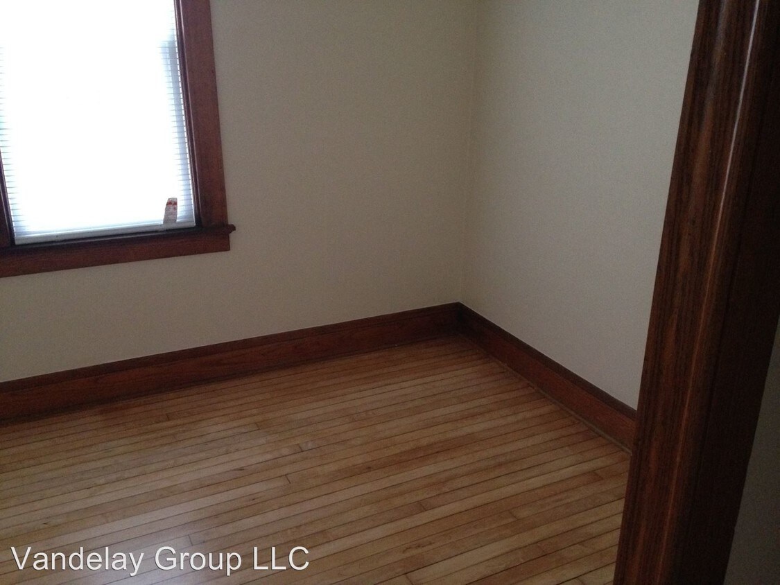 Building Photo - 2404 N Dousman St