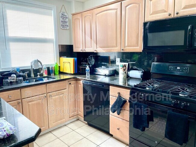 Foto del edificio - 1313 Woodland Ave