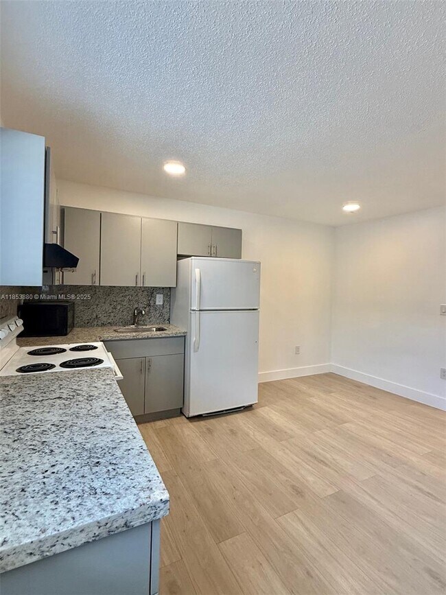 Foto del edificio - 131 NW 77th St