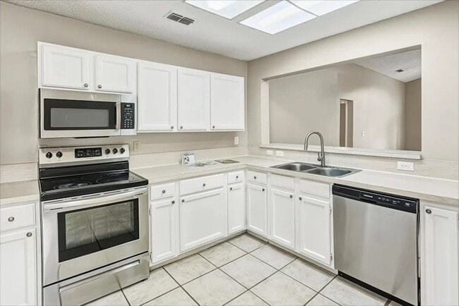 Building Photo - 722 Putters Green Way S