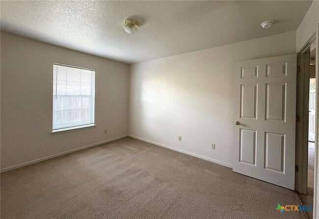 Foto del edificio - 2703 Vernice Loop