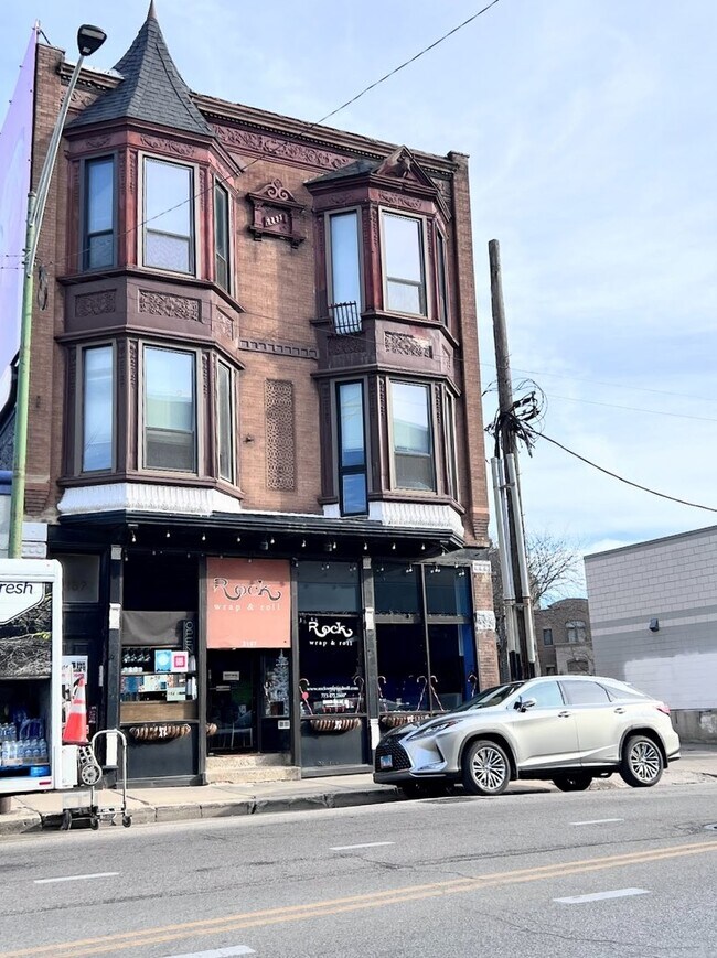 Foto del edificio - 2187 N Clybourn Ave