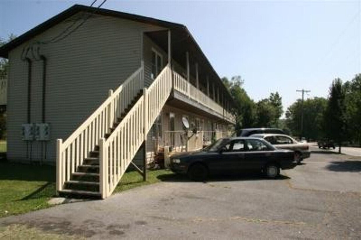 Foto principal - 2 Bedroom / 1 Bath Apartment Johnson City, TN