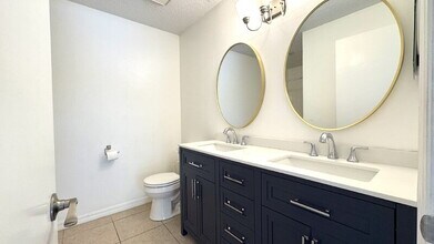 Building Photo - 3960 Oak Trail Run