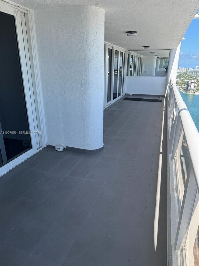 Foto del edificio - 1717 N Bayshore Dr