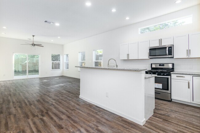 Building Photo - 1618 Dakota Street, Unit 102