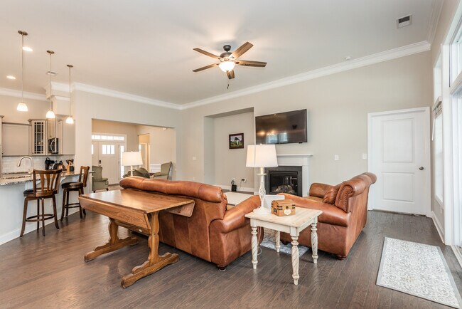Foto del edificio - 341 Robinwood Ln