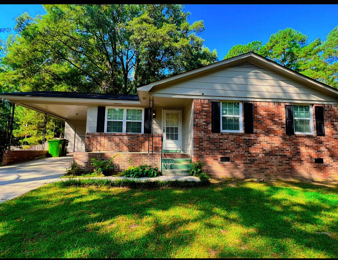 Primary Photo - 915 Sandpiper Ln