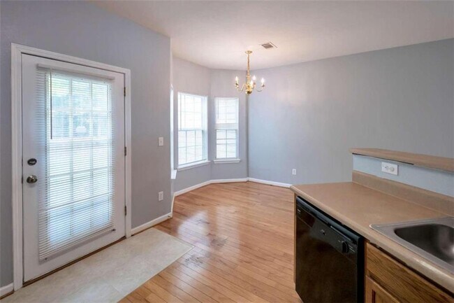 Building Photo - 267 Brookview Dr