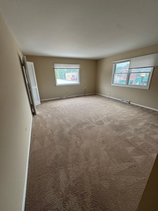 Building Photo - 17 E Park St