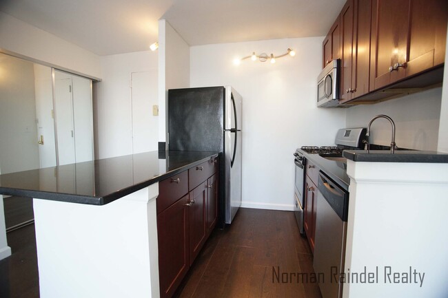 Foto del edificio - 829 Greenwood Ave