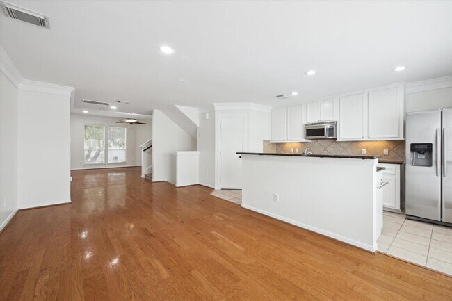 Foto del edificio - 1273 W 17th St