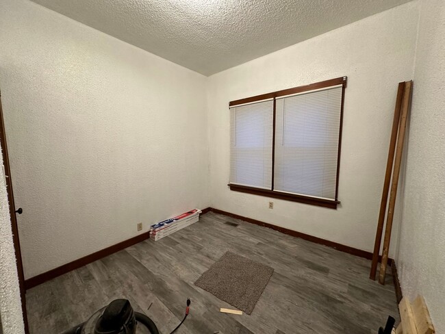 Building Photo - Updated 2 bedroom in Rockwell City $780