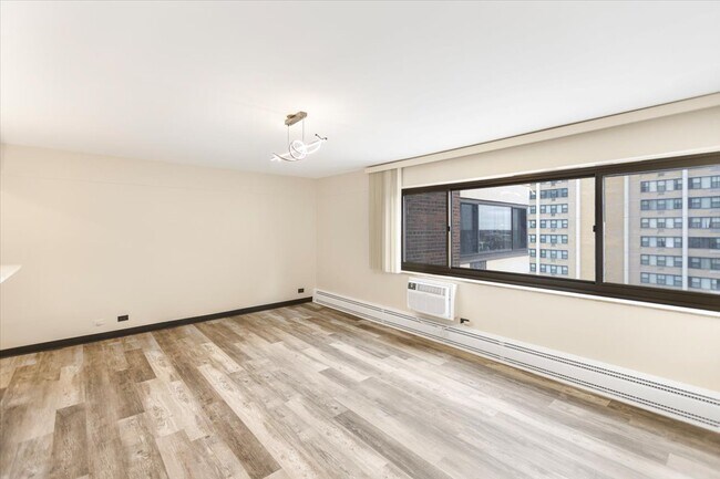 Foto del edificio - 7337 S South Shore Dr